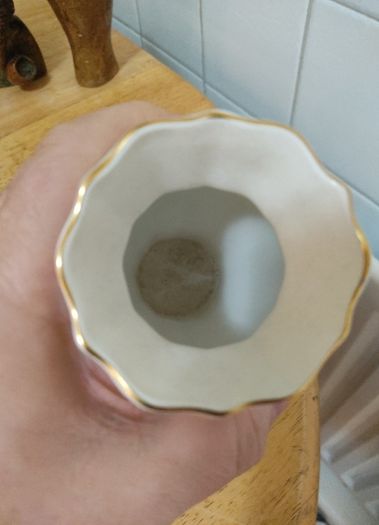 6" Pembroke Edwardian Flower Vase (Gold Trim) by AYNSLEY Fine Bone china in Excellent condition