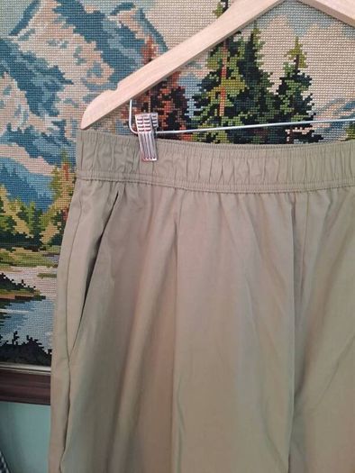 Brand new Barrel shape trousers with pockets