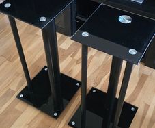 Hama Set of 2 Speaker Stands for Heavy Boxes with Cable Grommets, Vibration Dampers, Universal Stand, Height 64 cm, Max. 30 kg, Black