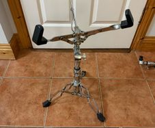 Pearl snare stand