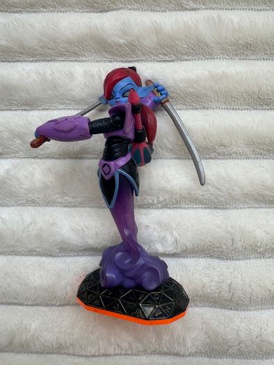 Ninjini Skylnders Giants Universal Character Action Figure Used Please look at the pictures
