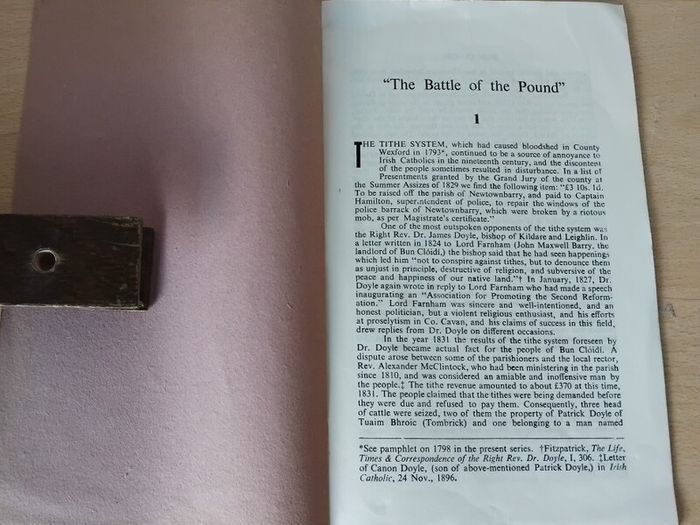 The Battle of the Pound by Rev. Seamus de Val 1963 booklet Bunclody Wexford Private Press FREEPOST