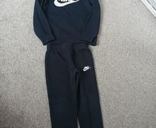 Nike boy's tracksuit age 5/6