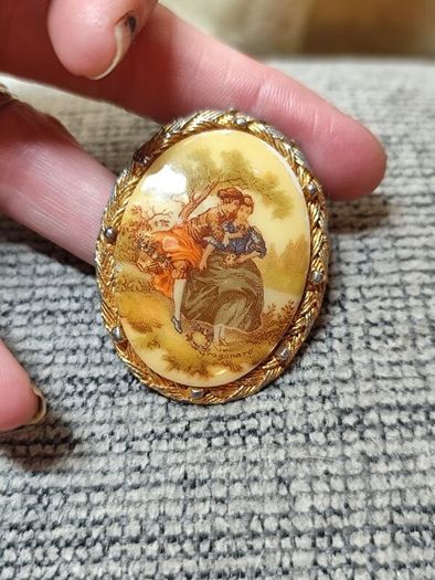 Vintage Fragonard Limoges-Style Cameo Brooch