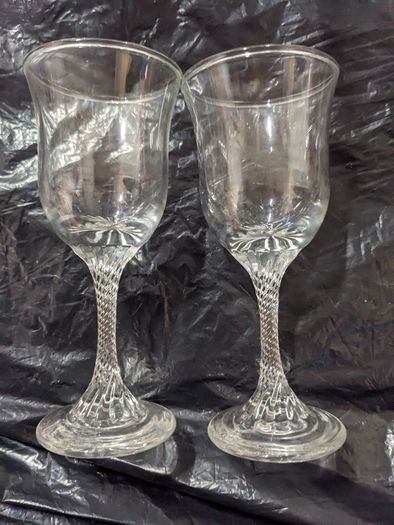 Mixture of 14 drinking glasses