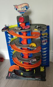 Hot wheels tower and multiple cars