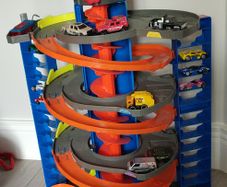 Hot wheels tower and multiple cars