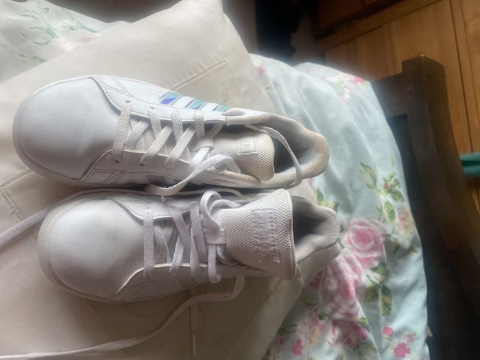 girls white adidas runners