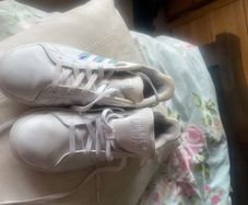 girls white adidas runners