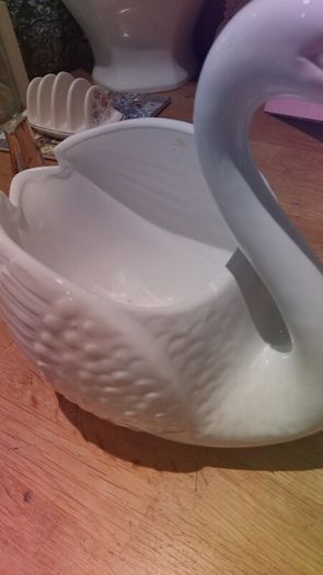 A Pair Of Vintage Ceramic Swans