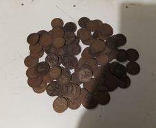 100 UK Pennies.