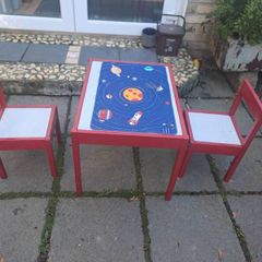 Kids Table and chairs.