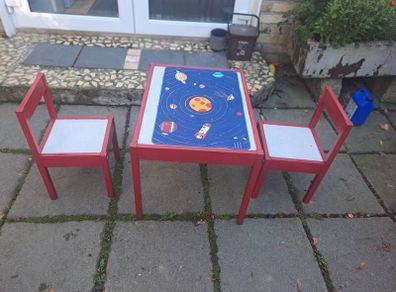 Kids Table and chairs.