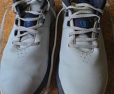 Golf shoes