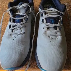 Golf shoes