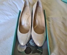 Van-Dal Gold Ladies Heels