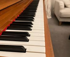 Piano upright