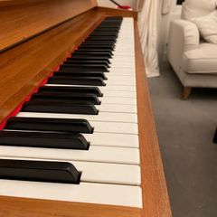 Piano upright