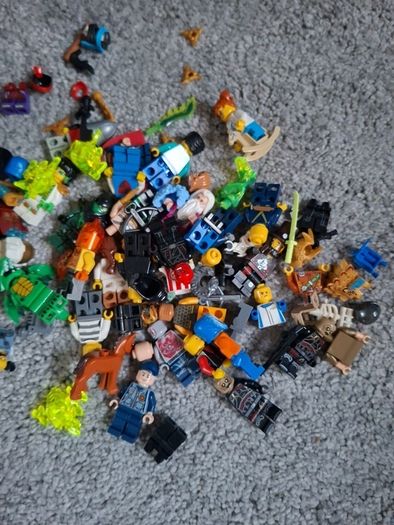 Bulk lego minfigures and accesories