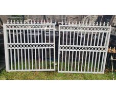 Pair of Entrance Gates 10ft KAS969