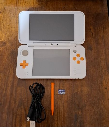 Nintendo New 2DS XL White and Orange