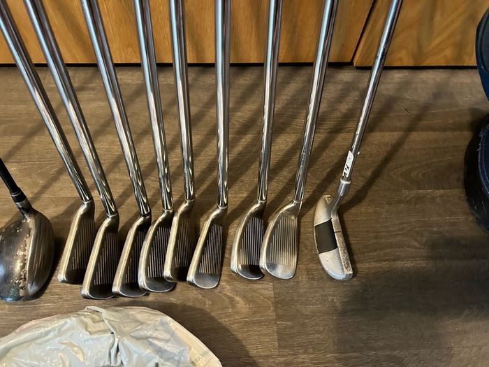 Full beginner golf set Titleist and Wilson with bag and golf balls