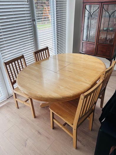 Solid Wooden Extendable Dining Table + 6 Chairs