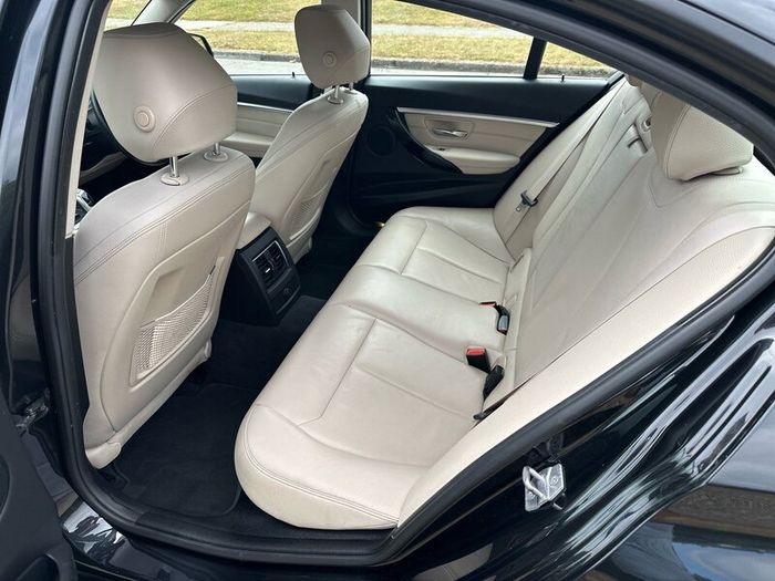 BMW 330e // Low mileage // Perfect condition