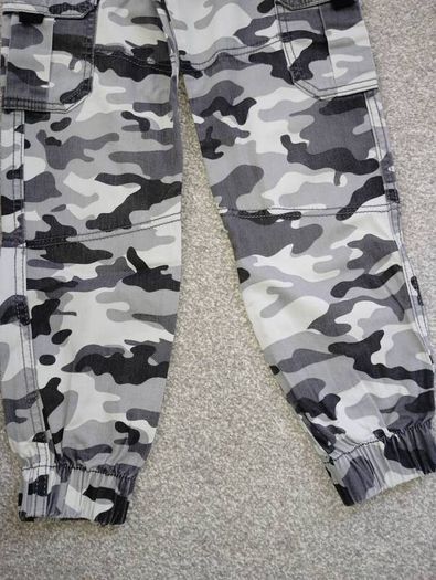 boys trousers.age8/9