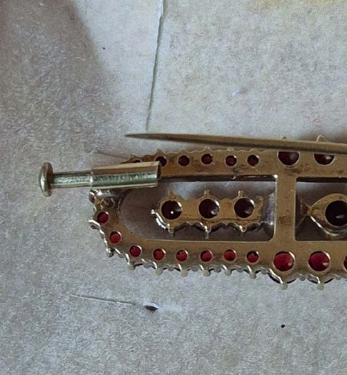 An  Amazing 14Ct Solid Gold Garnet Brooch, A heavy 7.2 grams
