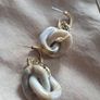 Lovely costume jewelry set includes earrings Image 3