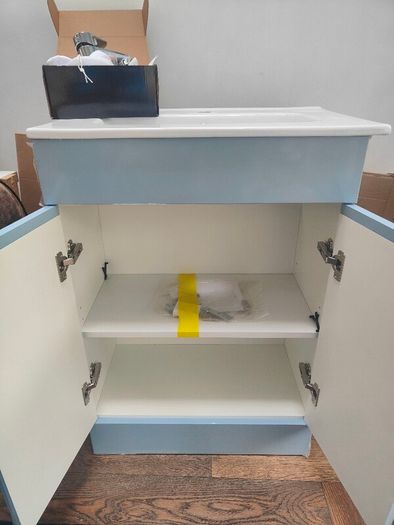 vanity unit, sink and tap