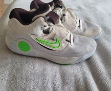 Nike basketball shoes size 41