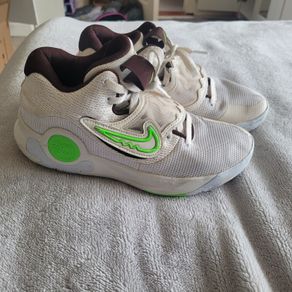 Nike basketball shoes size 41
