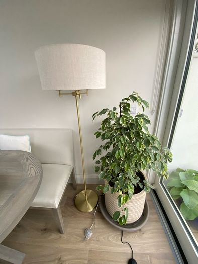 Standard floor lamp
