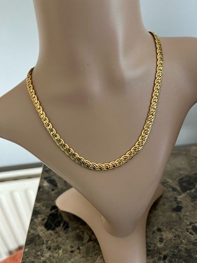 Gold tone necklace