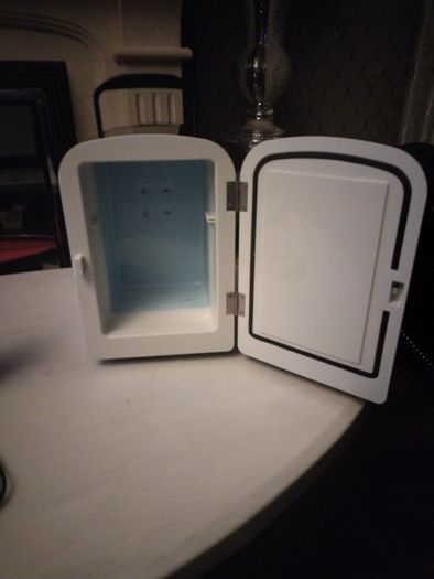 Mini fridge
