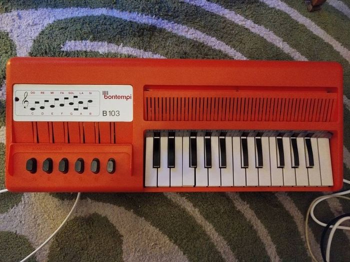 Bontempi B103 vintage fan / chord organ keyboard - BROKEN