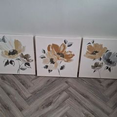 Set of canvas pictures