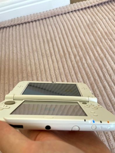 Boxed New Nintendo 3DS XL White with stylus