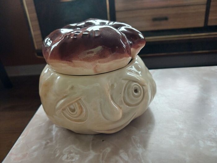 Sylvac face pot