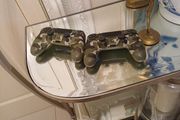 2 Playstation 4 controllers
