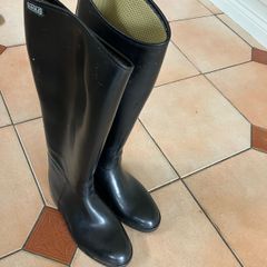 riding boots..size 39..in excellent condition..very little use