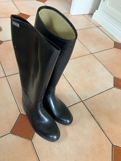 riding boots..size 39..in excellent condition..very little use