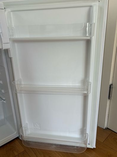 Essentials fridge/freezer
