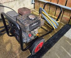 LONCIN COMET 7HP 2200psi POWER WASHER  very good pressure 25 foot of hozen and gun it has gearbox and comet pump start, easy runs, perfect.