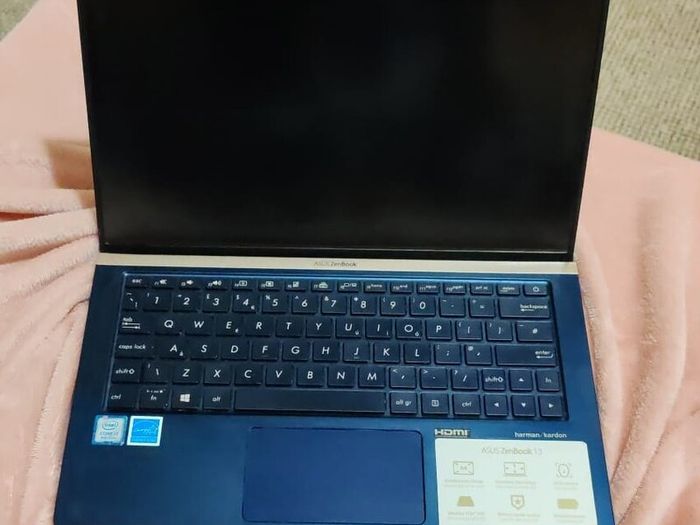 Asus ZenBook 13" Lightweight Laptop (i7-8565U, 8GB RAM, 512GB SSD) + Original Box, Sleeve, Wireless Keyboard & Headset