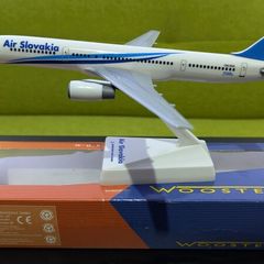 Air Slovakia 1:200 scale model airplane, Boeing 757 aircraft, made by Wooster