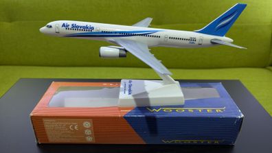Air Slovakia 1:200 scale model airplane, Boeing 757 aircraft, made by Wooster