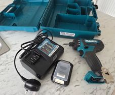 Makita drill 12V DF033D